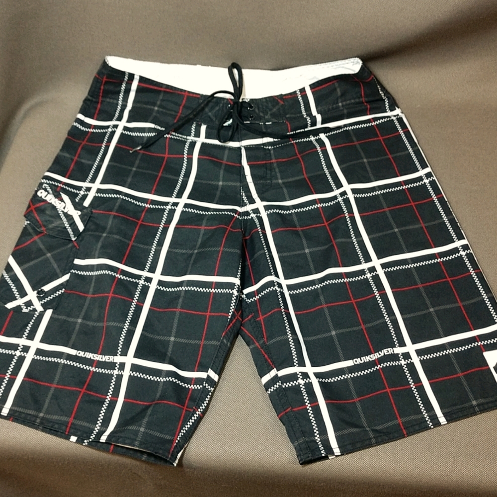 Quiksilver 32 board shorts